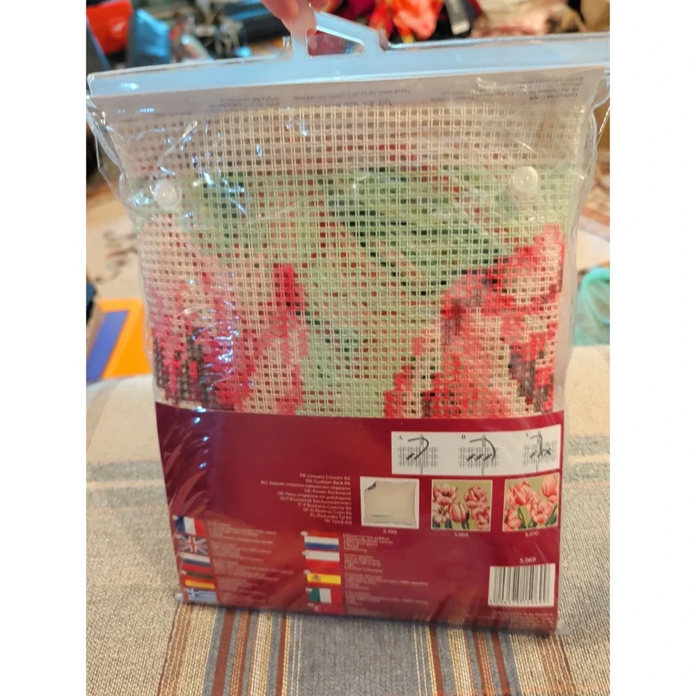 New NOS COLLECTION D'ART Needlepoint Pillow Kit  16